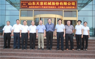 清華大學(xué)建筑設(shè)計(jì)研究院副院長、研究員侯建群蒞臨